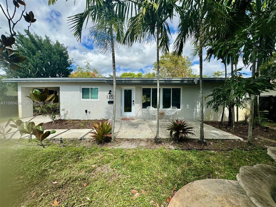 1351 SW 32nd St in Fort Lauderdale, FL - Building Photo