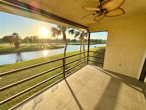 7050 Fairway Bend Ln, Unit 267 in Sarasota, FL - Building Photo - Building Photo