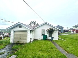 9 Jacob St in Uniontown, PA - Building Photo