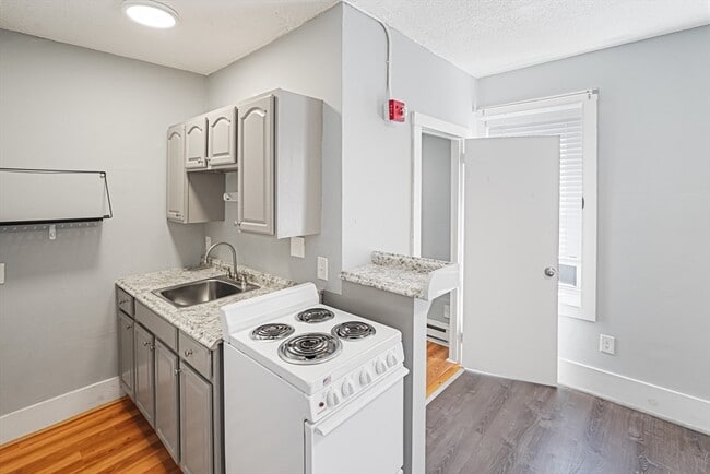 24 Charlton St in Worcester, MA - Building Photo - Building Photo