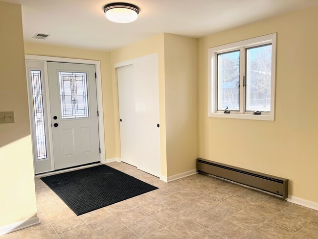 1670 Stillwater St in White Bear Township, MN - Building Photo - Building Photo