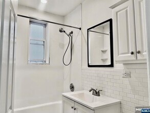 6045 Blvd  7E Blvd in West New York, NJ - Building Photo - Building Photo