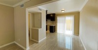 Virginia Square Townhomes in Pomona, CA - Foto de edificio - Building Photo