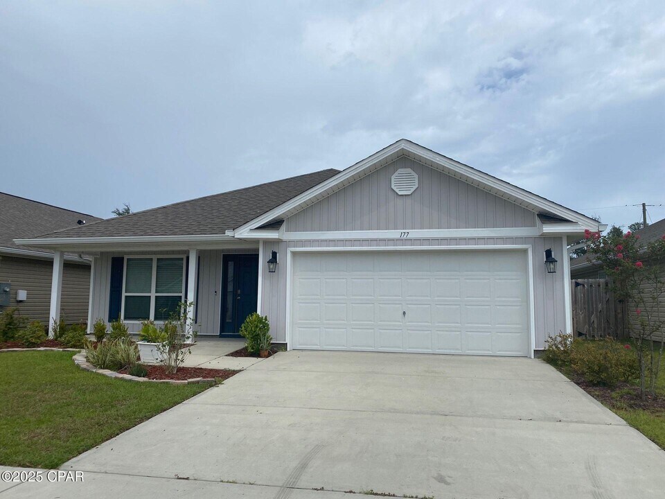 177 Osprey Lake Rd in Callaway, FL - Foto de edificio