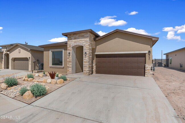 360 Playa Vis St in Horizon City, TX - Foto de edificio - Building Photo