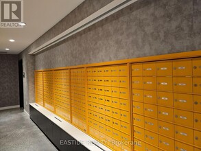 498-2498 Caldari Rd in Vaughan, ON - Building Photo - Building Photo