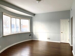 67 W 5th St, Unit 2 in Bayonne, NJ - Building Photo - Building Photo
