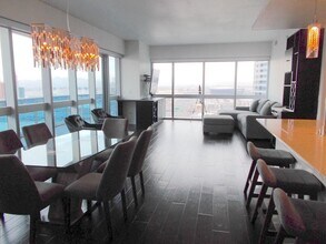 4471 Dean Martin Dr in Las Vegas, NV - Building Photo - Building Photo