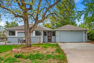 6408 S Louthan St in Littleton, CO - Building Photo