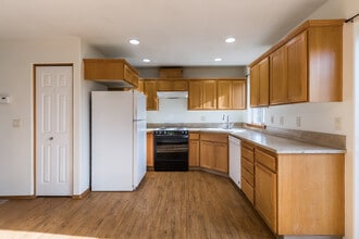 260 N 16th St in Saint Helens, OR - Building Photo - Building Photo