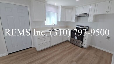 14117 Doty Ave in Hawthorne, CA - Foto de edificio - Building Photo