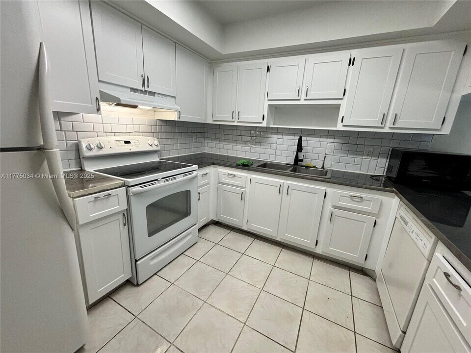 6955 W 2nd Ct in Hialeah, FL - Building Photo