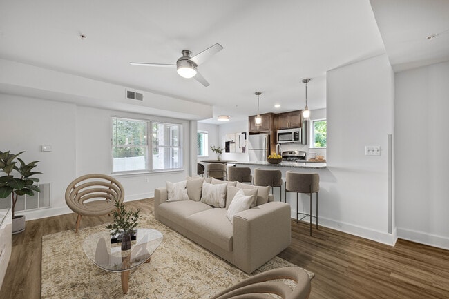 Tuscany Woods Apartments in Windsor Mill, MD - Foto de edificio - Building Photo