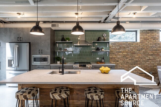 2228 N Kedzie Blvd in Chicago, IL - Building Photo - Building Photo