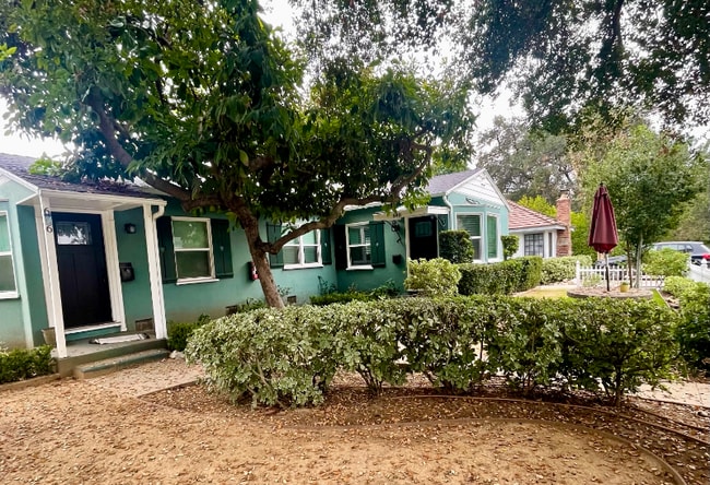 648 Westminster Dr in Pasadena, CA - Building Photo - Building Photo