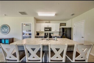 233 SE 3rd St in Cape Coral, FL - Building Photo - Building Photo