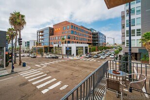 801 W Hawthorn St in San Diego, CA - Building Photo