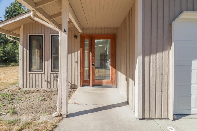 9240 Mullen Rd SE in Olympia, WA - Building Photo - Building Photo