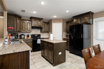 10 Robin Ave in McAllen, TX - Building Photo - Building Photo