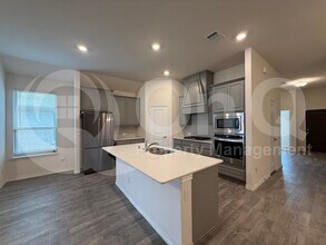 4124 Ellinger Dr in Heath, TX - Foto de edificio - Building Photo