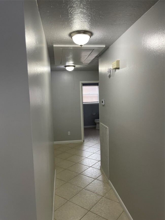 2302 E Shannon St in Deer Park, TX - Foto de edificio - Building Photo