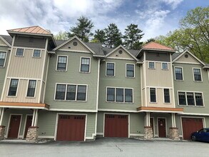 337 Mt Support Rd in Lebanon, NH - Foto de edificio - Building Photo