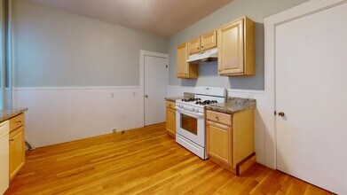 106 Highland Ave, Unit 1 in Somerville, MA - Foto de edificio - Building Photo