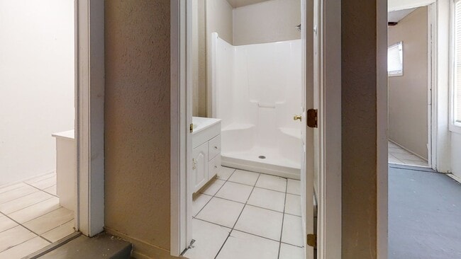 1108 W 14th Ln in Portales, NM - Building Photo - Building Photo