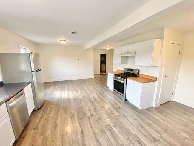 12 Malletts Bay Ave in Winooski, VT - Building Photo - Building Photo