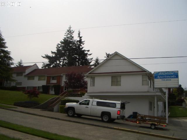 Skyline Apartments in North Bend, OR - Building Photo - Building Photo