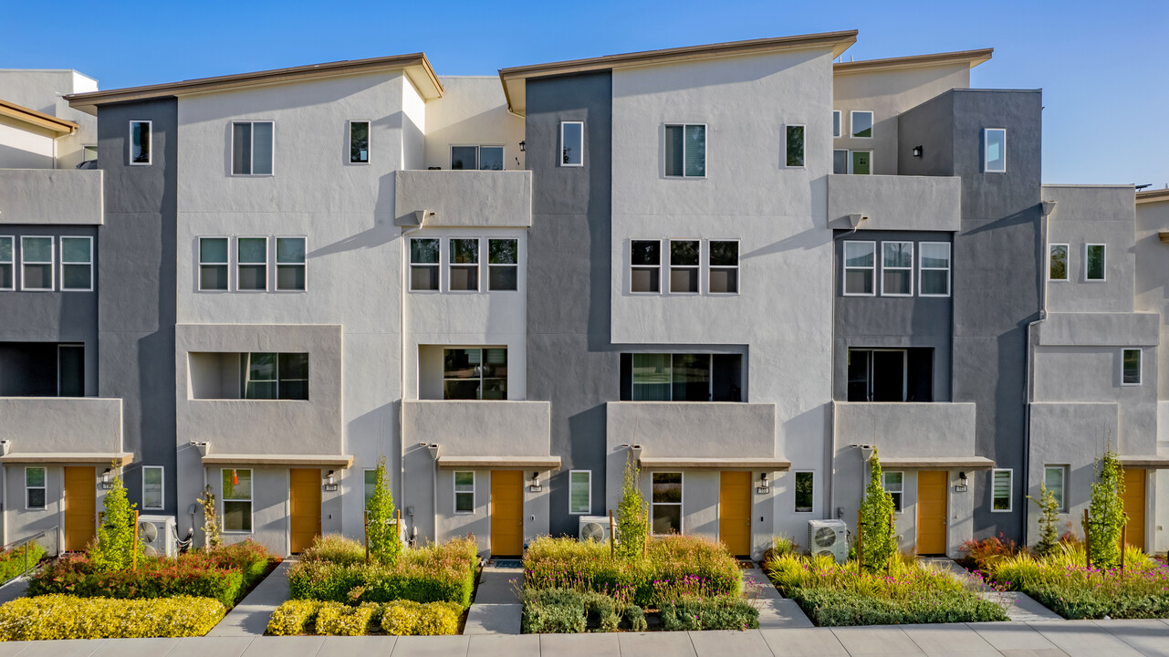 One Lawrence Station in Santa Clara, CA - Building Photo