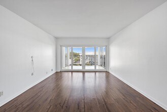 155 Yacht Club Dr in North Palm Beach, FL - Building Photo - Building Photo