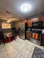 2242 Jackson St in Hollywood, FL - Building Photo