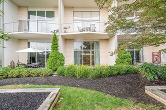 1200 N Nash St in Arlington, VA - Foto de edificio - Building Photo