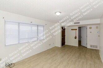 3951 W Irvington Rd in Tucson, AZ - Foto de edificio - Building Photo