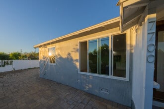 7700 Satsuma Ave in Sun Valley, CA - Foto de edificio - Building Photo