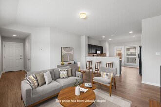 13024 Tinker St, Unit B4CP in Manor, TX - Foto de edificio - Building Photo