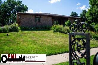 5501 S 68th St in Lincoln, NE - Building Photo - Building Photo