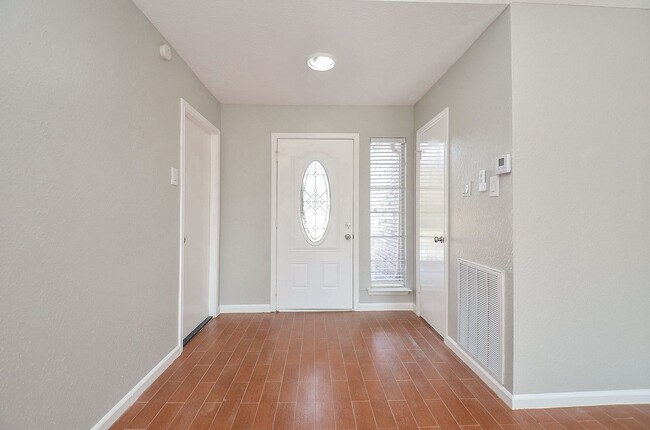 155 April Waters Dr W in Montgomery, TX - Building Photo - Building Photo