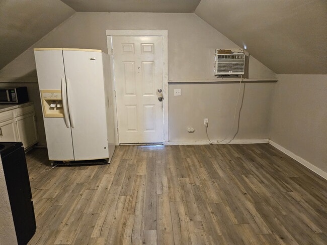 1719 W Craig Pl in San Antonio, TX - Building Photo - Building Photo
