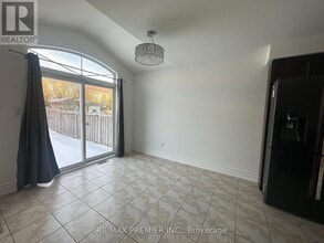 240 Armstrong Cres in Bradford West Gwillimbury, ON - Building Photo - Building Photo