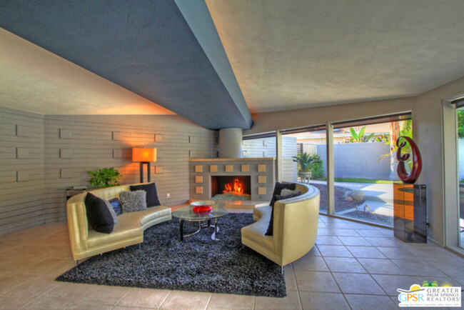1415 S Calle Marcus in Palm Springs, CA - Building Photo - Building Photo