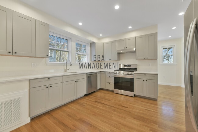 48 Manthorne Rd, Unit 1
