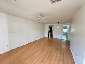 323 Olssen Ave in Fort Lauderdale, FL - Building Photo - Building Photo