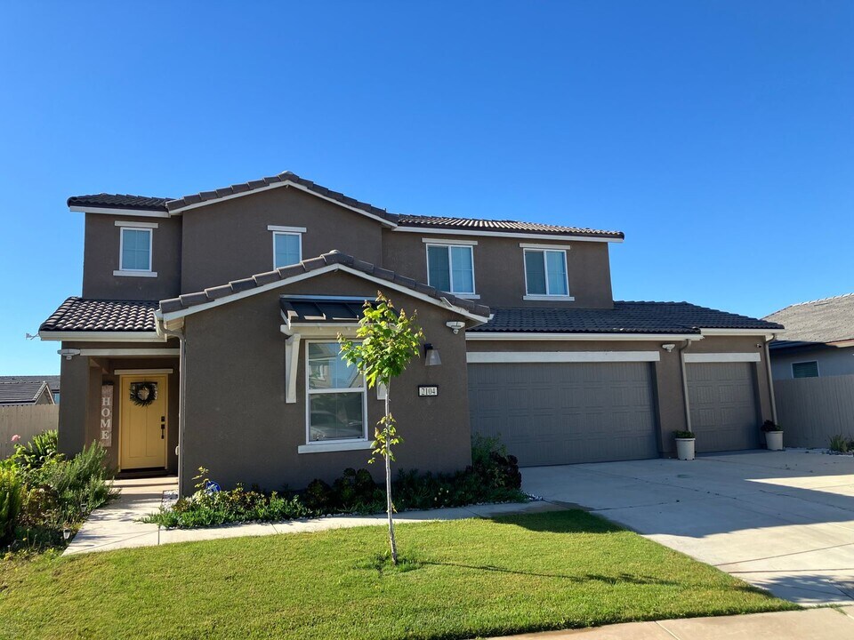 2104 Ukiah Ct in Atwater, CA - Building Photo