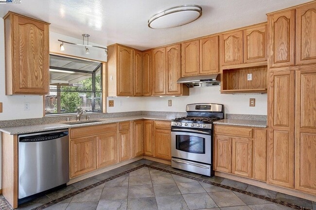 property at 850 Tanager Rd