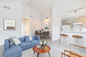 2452 S Centinela Ave, Unit 5 in Los Angeles, CA - Building Photo - Building Photo