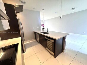 6458 NW 103rd Psge in Doral, FL - Building Photo - Building Photo