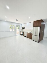 524 NE 65th St in Miami, FL - Building Photo - Building Photo