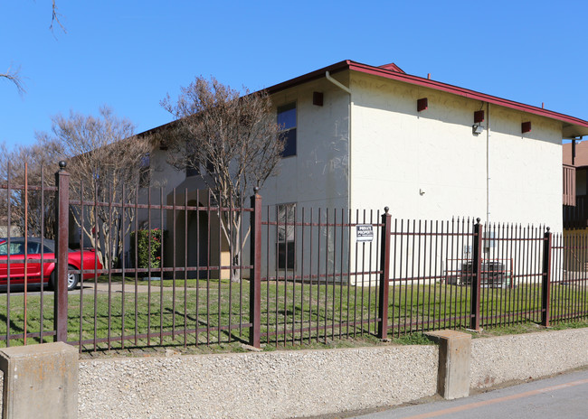 El Rancho Escondido Apartments in Fort Worth, TX - Building Photo - Building Photo